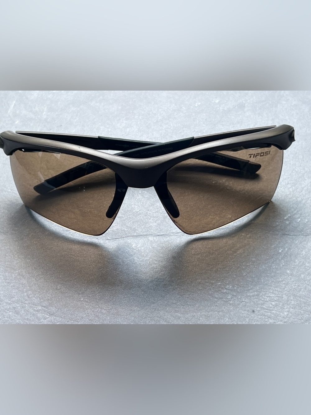 Tifosi Vero Fototec Sunglasses, Matte Smoke, with case and original box